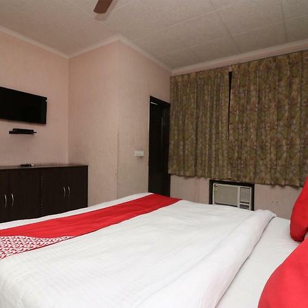 Oyo 24672 Bharat Guest House Delhi  Bagian luar foto