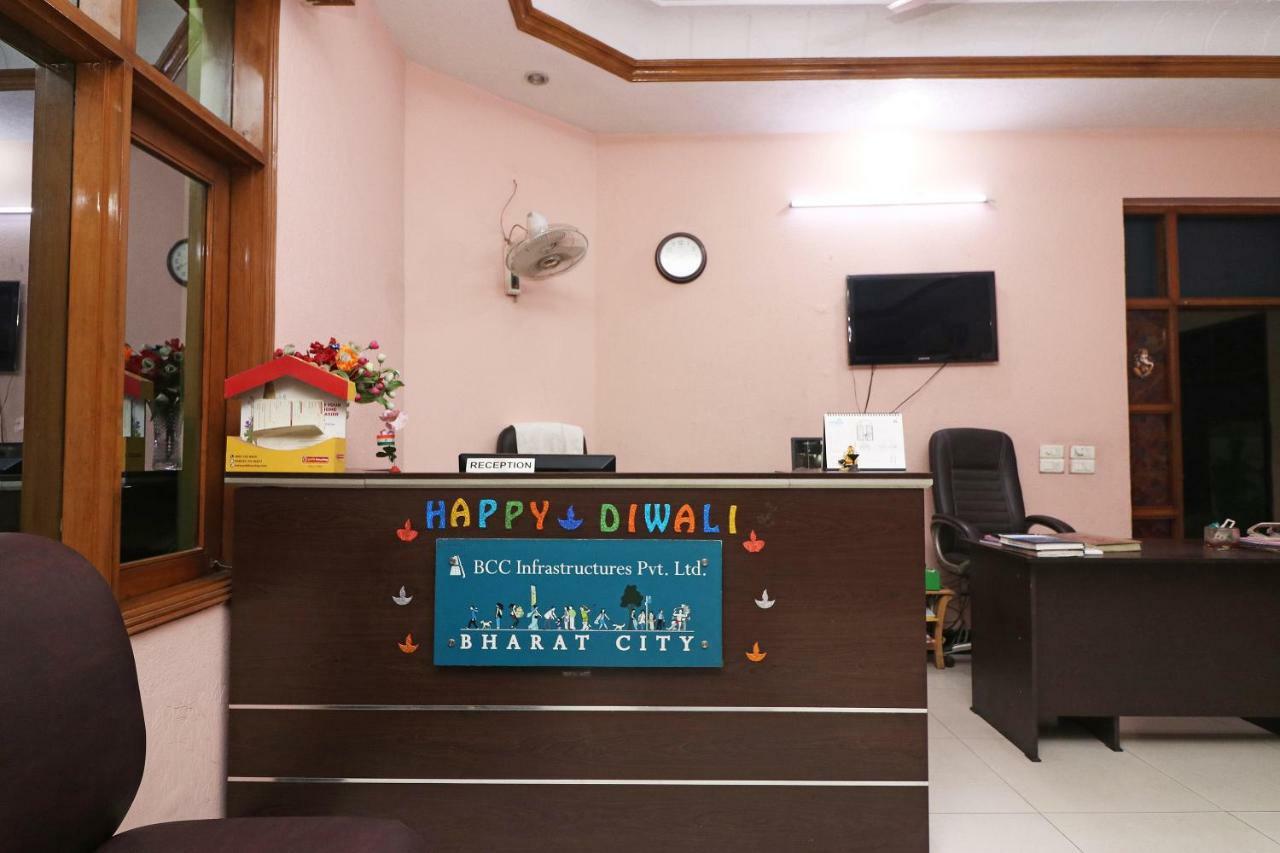 Oyo 24672 Bharat Guest House Delhi  Bagian luar foto