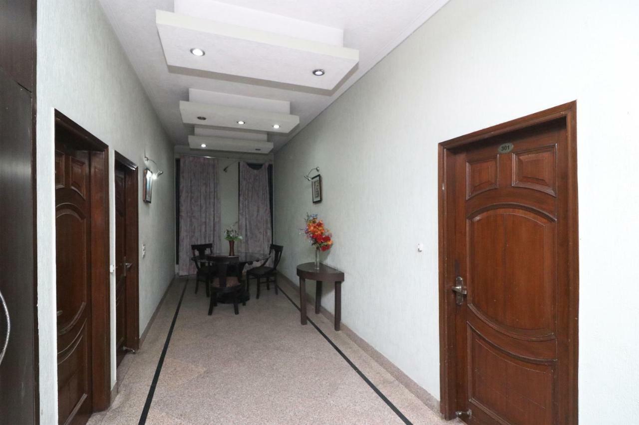 Oyo 24672 Bharat Guest House Delhi  Bagian luar foto