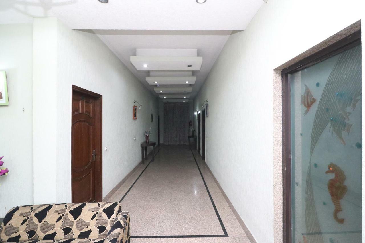 Oyo 24672 Bharat Guest House Delhi  Bagian luar foto