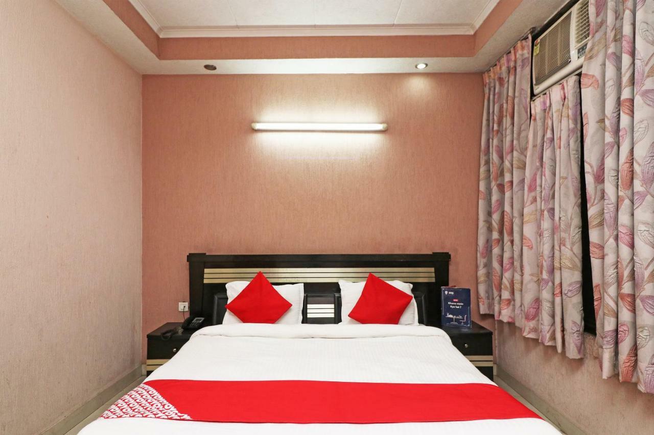 Oyo 24672 Bharat Guest House Delhi  Bagian luar foto