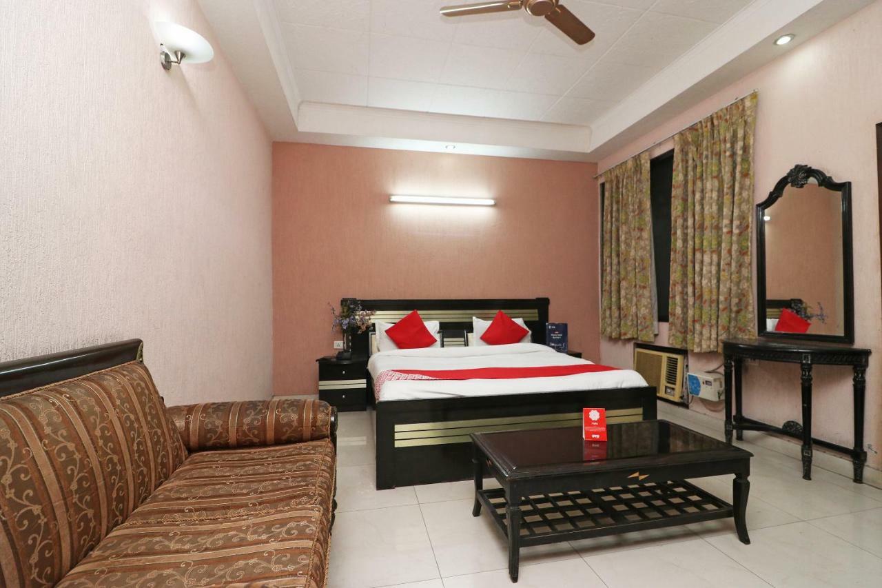 Oyo 24672 Bharat Guest House Delhi  Bagian luar foto