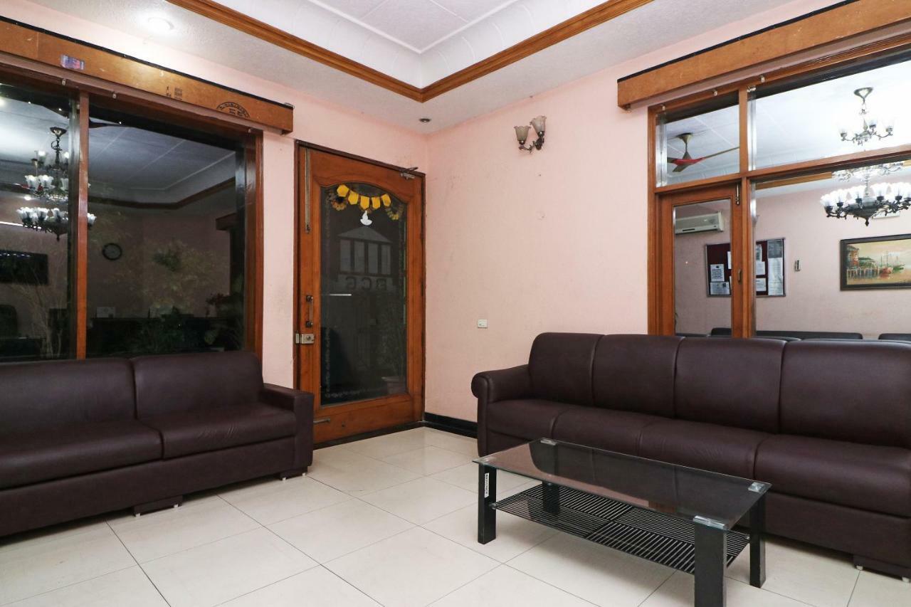 Oyo 24672 Bharat Guest House Delhi  Bagian luar foto