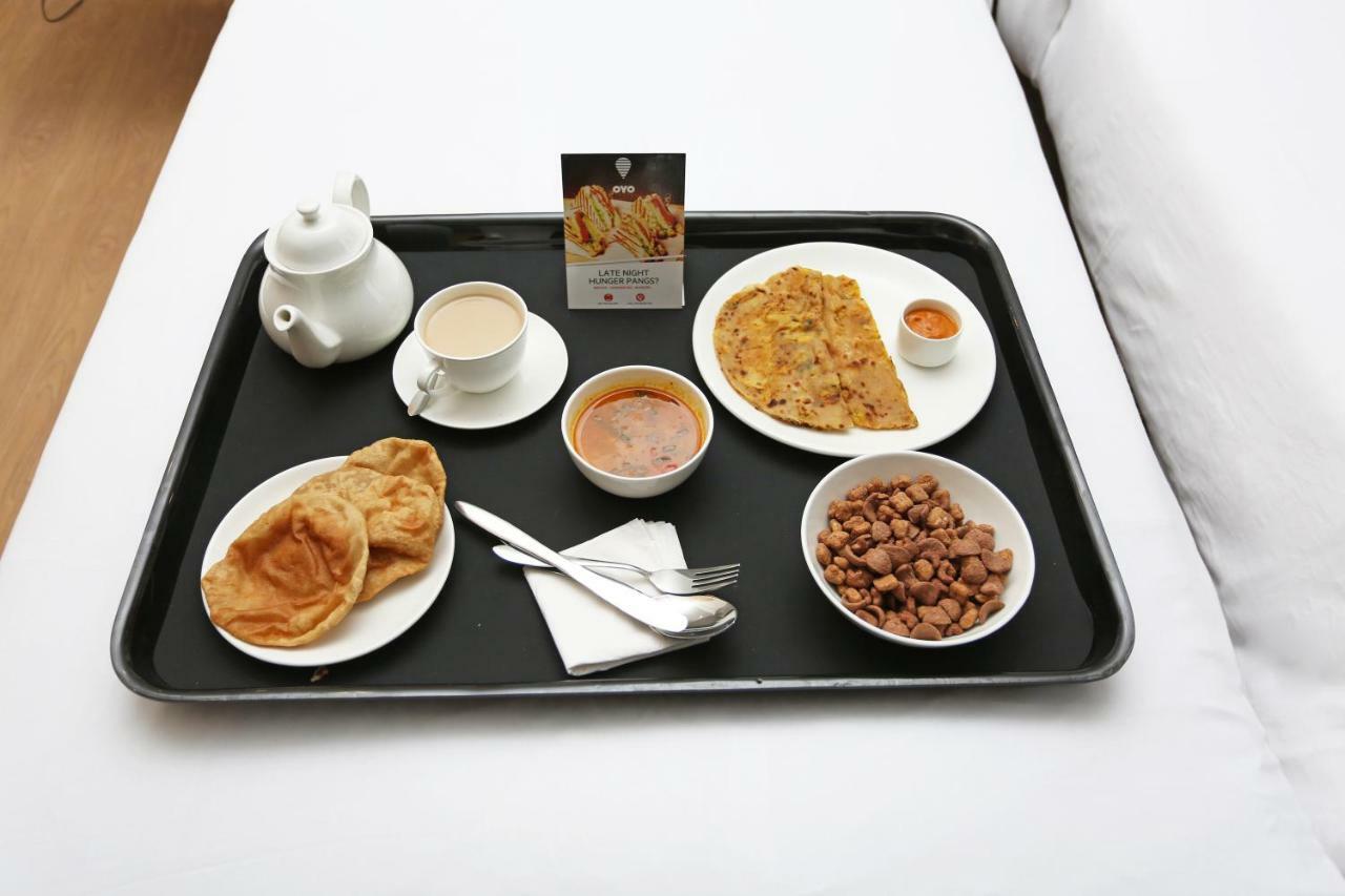 Oyo 24672 Bharat Guest House Delhi  Bagian luar foto