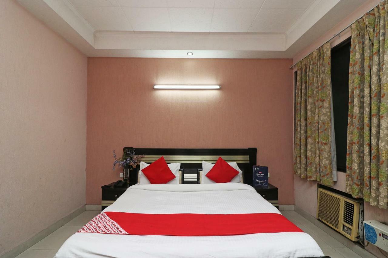 Oyo 24672 Bharat Guest House Delhi  Bagian luar foto