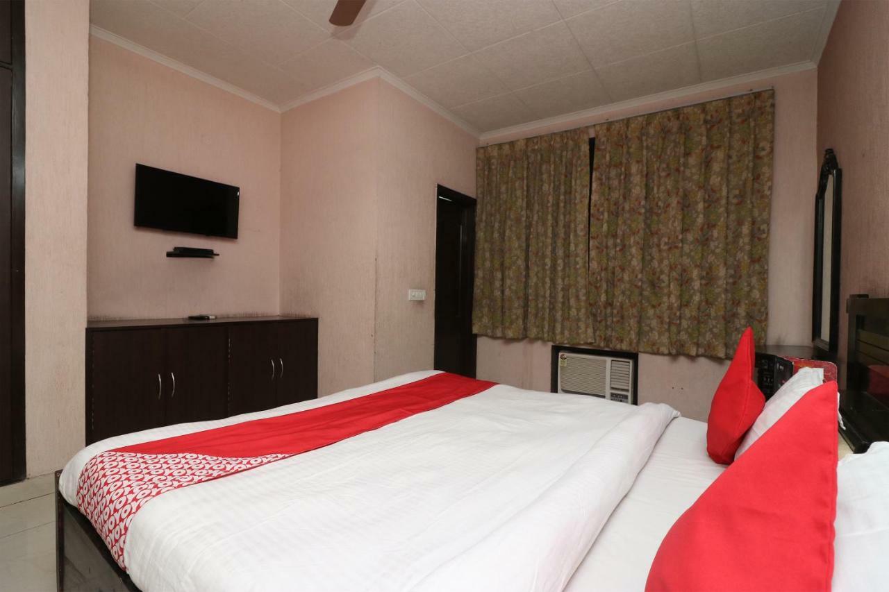 Oyo 24672 Bharat Guest House Delhi  Bagian luar foto