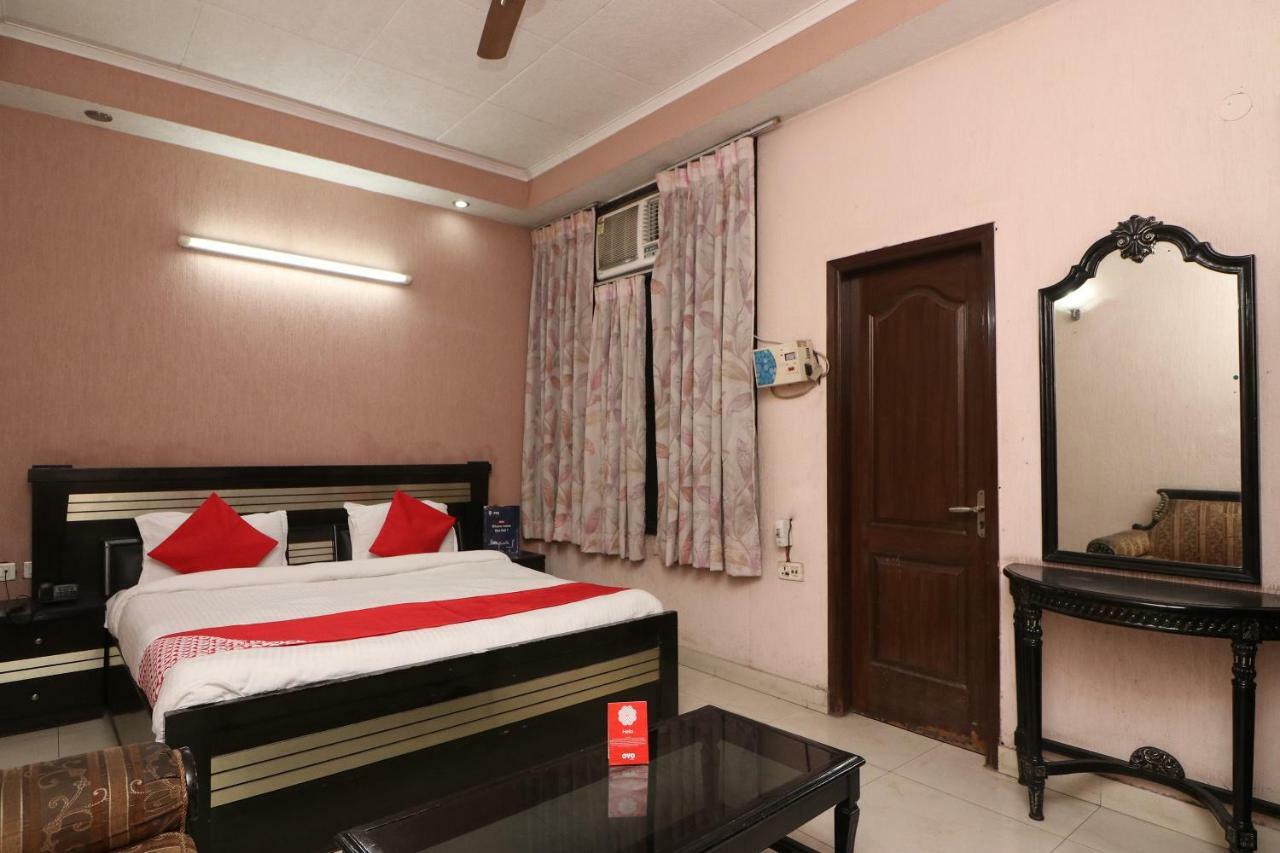 Oyo 24672 Bharat Guest House Delhi  Bagian luar foto