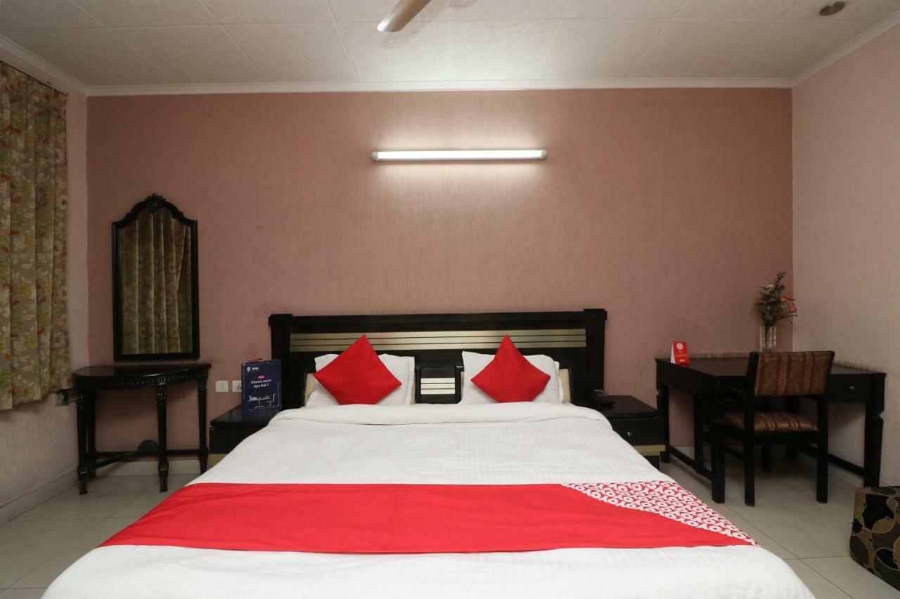 Oyo 24672 Bharat Guest House Delhi  Bagian luar foto